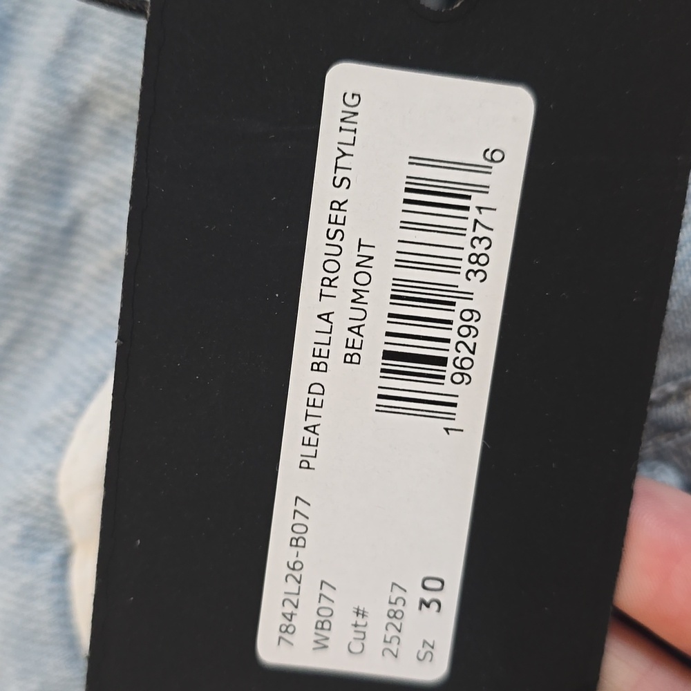 NWT PAIGE Pleated Bella Trouser Jeans - Picture 6 of 9